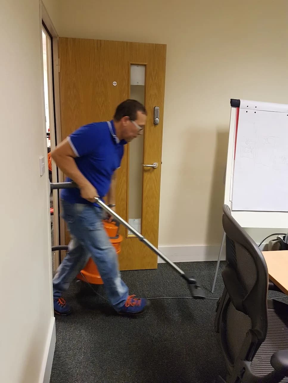 Luna Cleaning Solutions operative vacuuming an office carpet